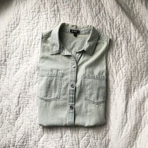 Sleeveless denim shirt